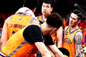 九游体育入口包含集结日NBA季后赛焦点战；广东宏远门线救险；质疑声仍在；心理建设被强调的词条