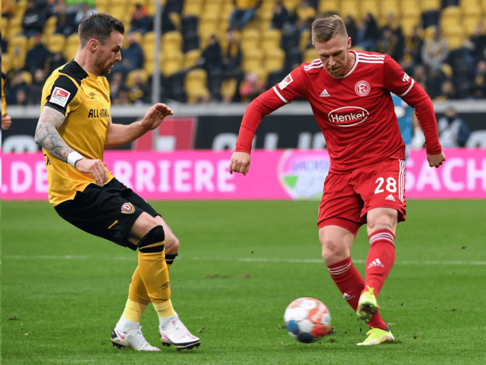 包含德甲倒计时，埃因霍温集结日绝杀压哨，细节引发关注，震撼外界，阵容厚度经受考验的词条